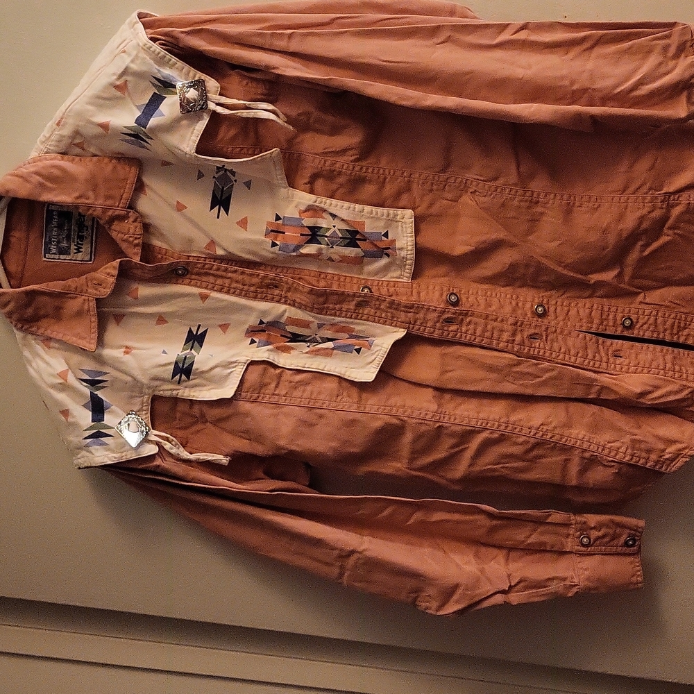 VINTAGE WRANGLER WOMANS L WESTERN LIGHTWEIGHT BUTTON UP w tassels